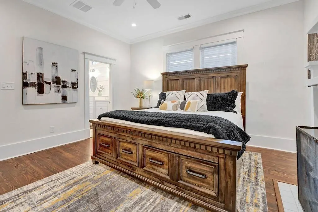Holiday home The Victorian - Elegant 3Br Home Near Overton Memphis