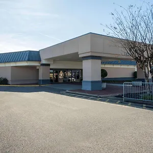 2* Отель Travelodge By Wyndham Airport/graceland