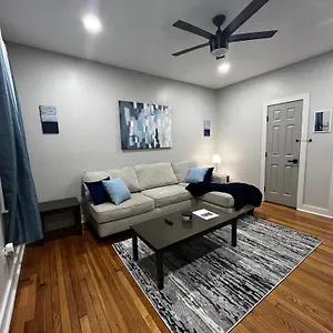Midtown Hideaway: Just 3 Miles From Everything! Apartment
